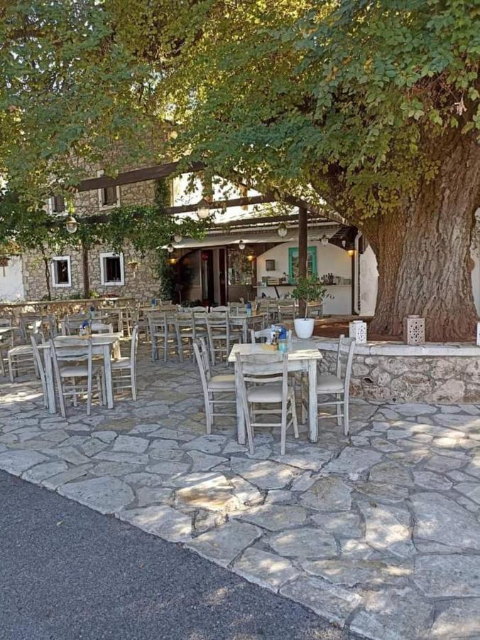 Lovely Studio In Strinilas With Its Own Pool Exterior foto