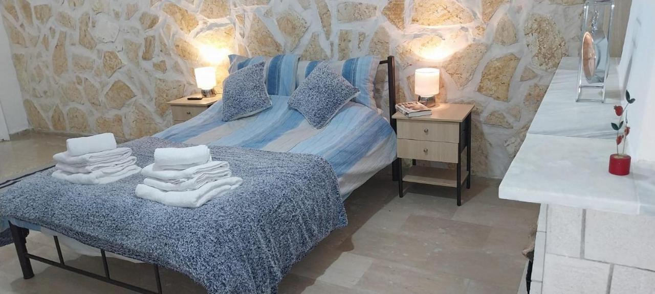 Lovely Studio In Strinilas With Its Own Pool Exterior foto