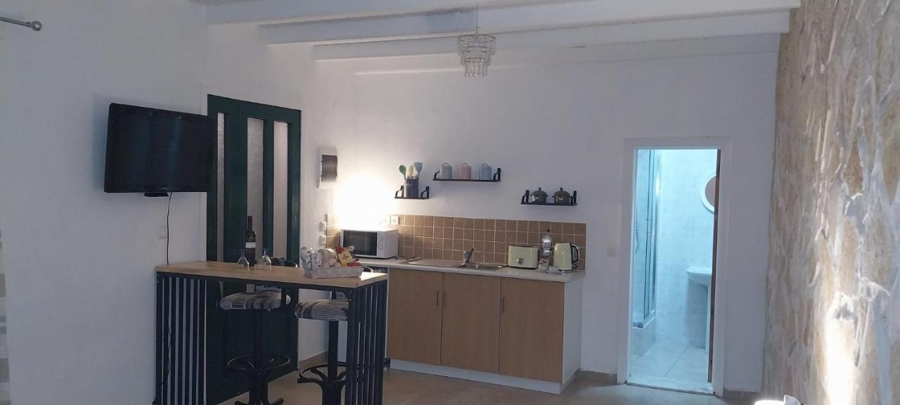 Lovely Studio In Strinilas With Its Own Pool Exterior foto