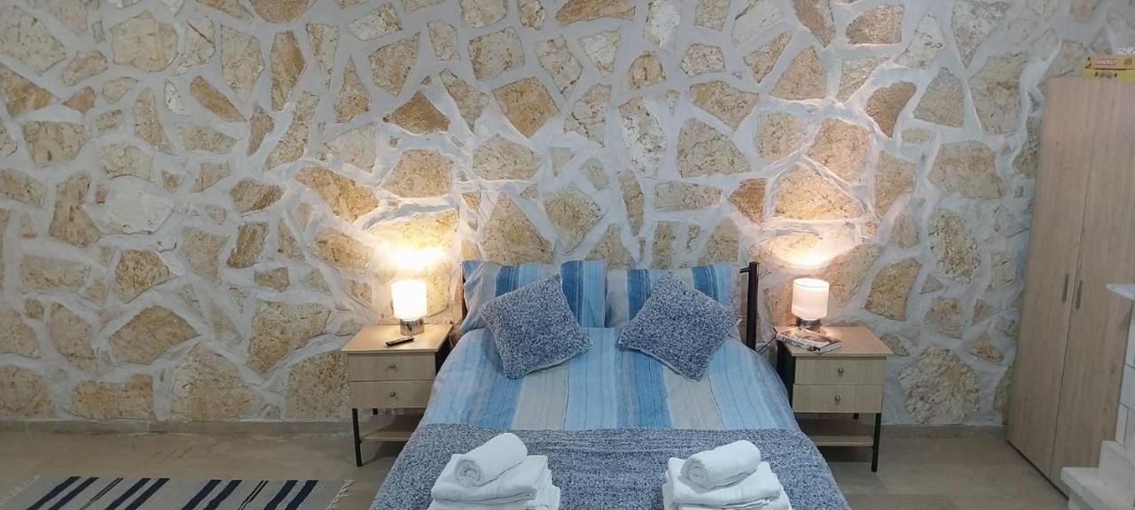 Lovely Studio In Strinilas With Its Own Pool Exterior foto